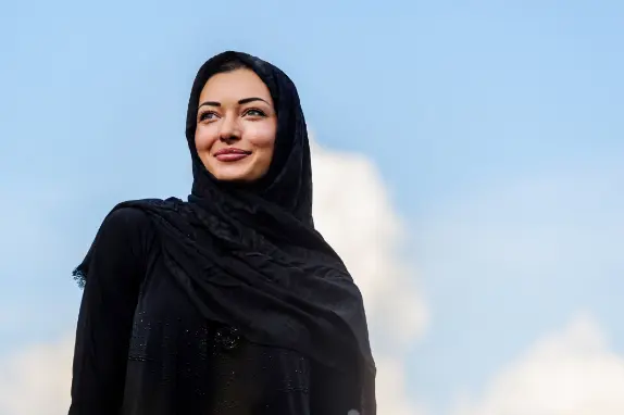 أزياء المرأة السعودية 2025-2026: بين الأصالة والحداثة على منصات العالمية