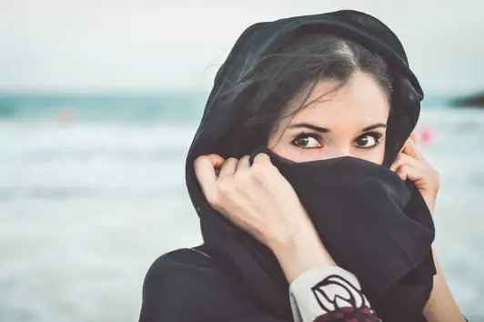 اتجاهات الموضة للنساء في السعودية 2026: بين الأصالة والحداثة